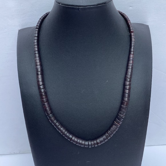 Necklace - Picture 1 of 3